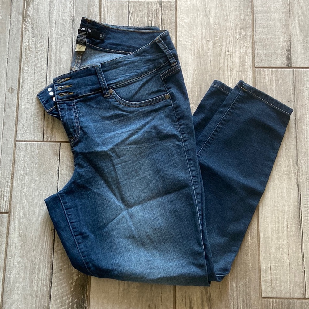 🍁Torrid 3 button jeggings